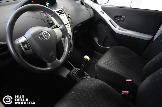 TOYOTA Yaris 1.0 5 porte